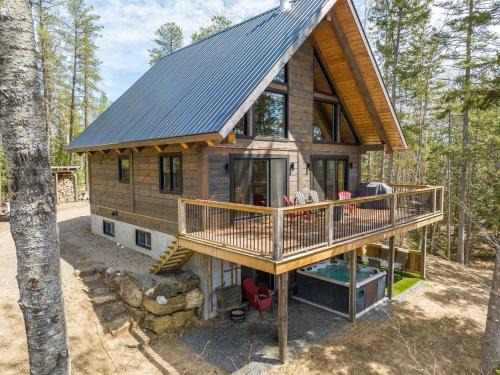 Saint-Alexis-des-Monts House | L'Inukshuk - Chalet en bois ave Spa