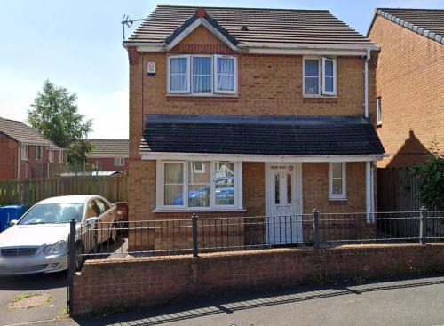 Cheetham Hill Apartment | L&LSTAYS 3 EVERSIDE DRIVe