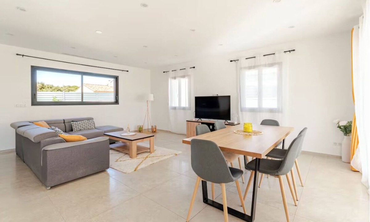 Saint-Quentin-la-Poterie Villa | L'Oasis de Saint-Quentin