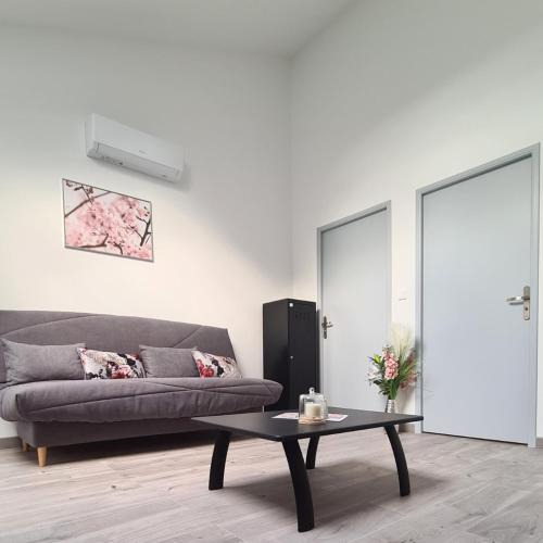 Loyettes Apartment | L'Oasis Fleurie