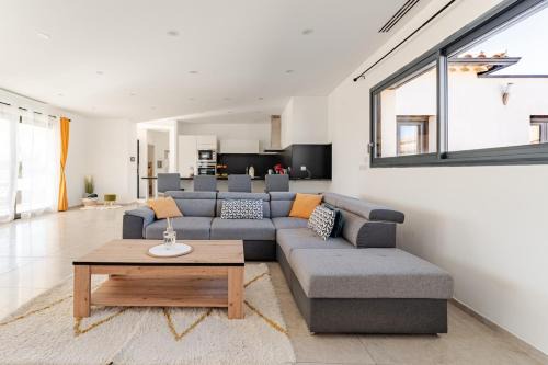 Saint-Quentin-la-Poterie Villa | L'Oasis de Saint-Quentin