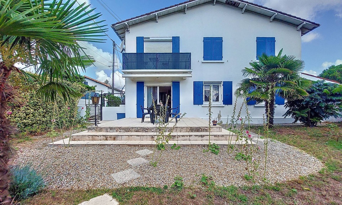 Vaux-sur-Mer Apartment | L'Océan by Interhome