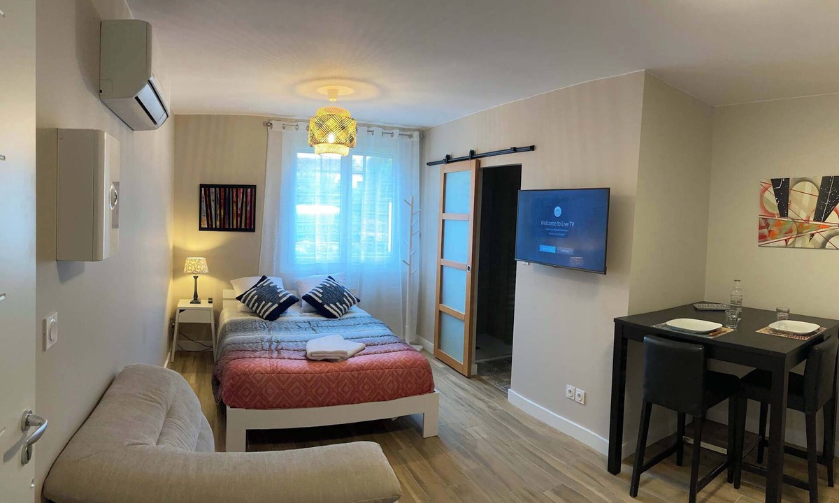 Arenes Romaines - Saint-Martin-du-Touch Apartment | L'Occitan - 2p - Moyenne Durée - Proche Airbus