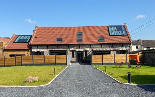 Etaing House | L'Odyssée Inattendue