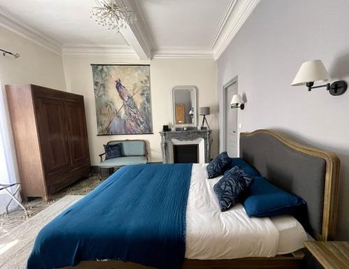 Roubia Bed & Breakfast | L'Oiseau Bleu PEACOCK