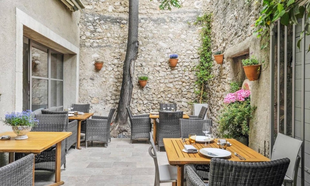Eygalieres Bed & Breakfast | L'Oiseau qui Chante