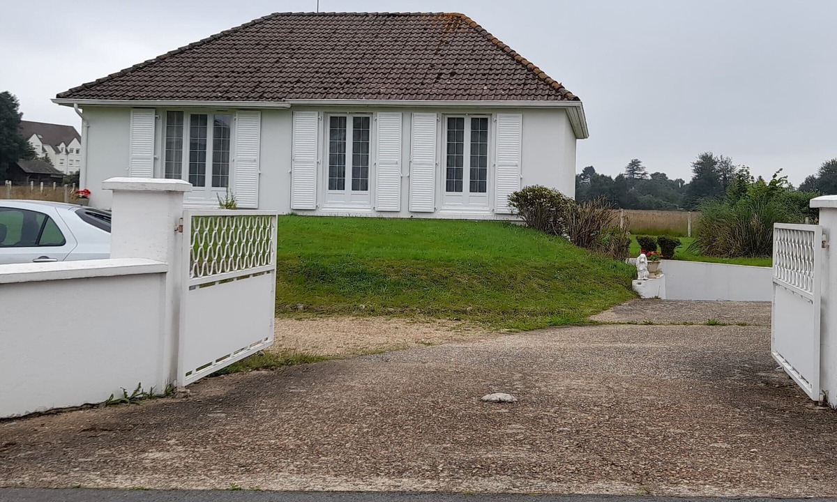 Beuzeville House | L'Opaline, Pretty house with garden 6 pers, 10km Honfleur, linen & internet included