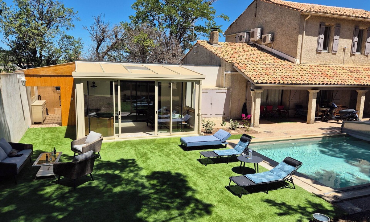 Montredon-des-Corbieres Apartment | L'orée des Pins Avec Piscine et Parc Arboré