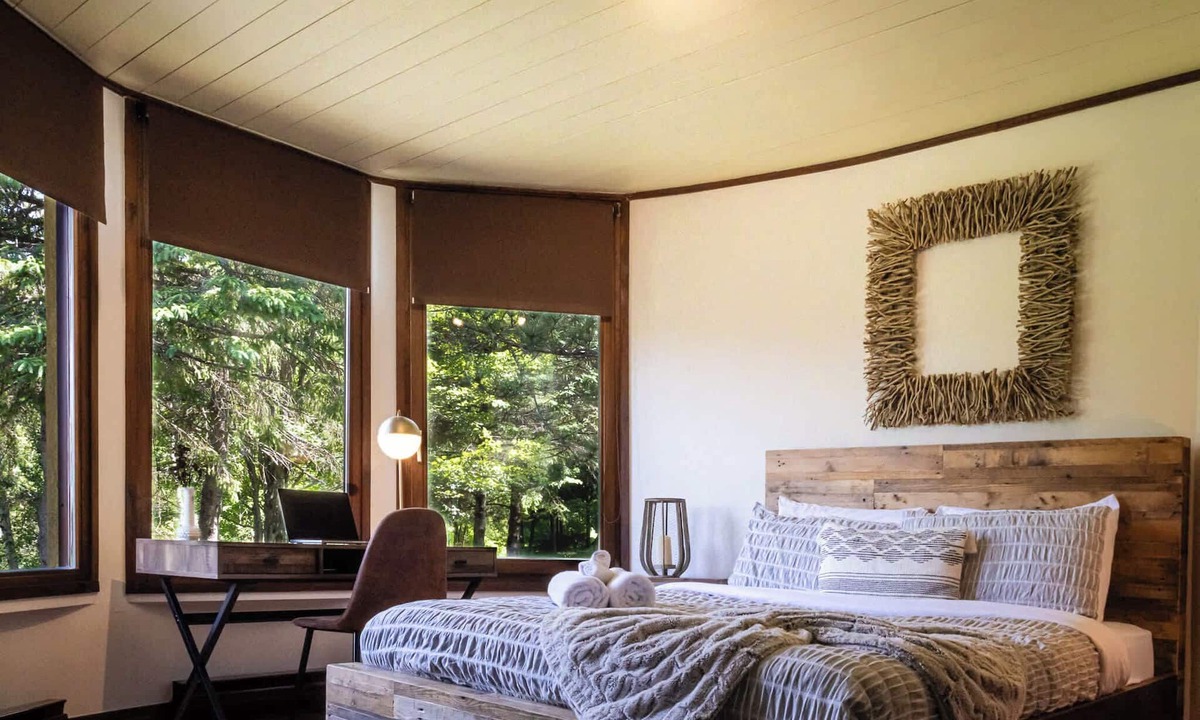 Orford House | L'Orford Forest Dream: Hot Tub, Fireplace & Views