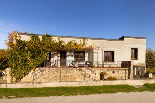 Bram House | L'Oustal 3 chambres avec grand jardin parking gratuit