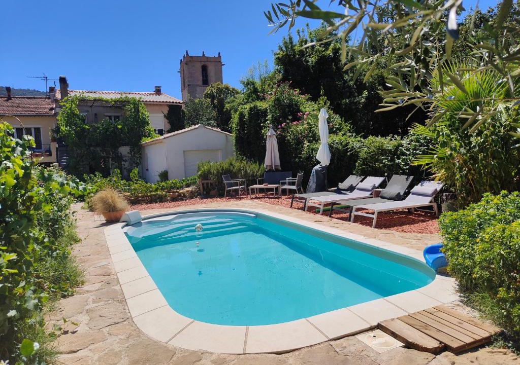 Signes Apartment | L'OUSTAOU, PISCINE et SPA