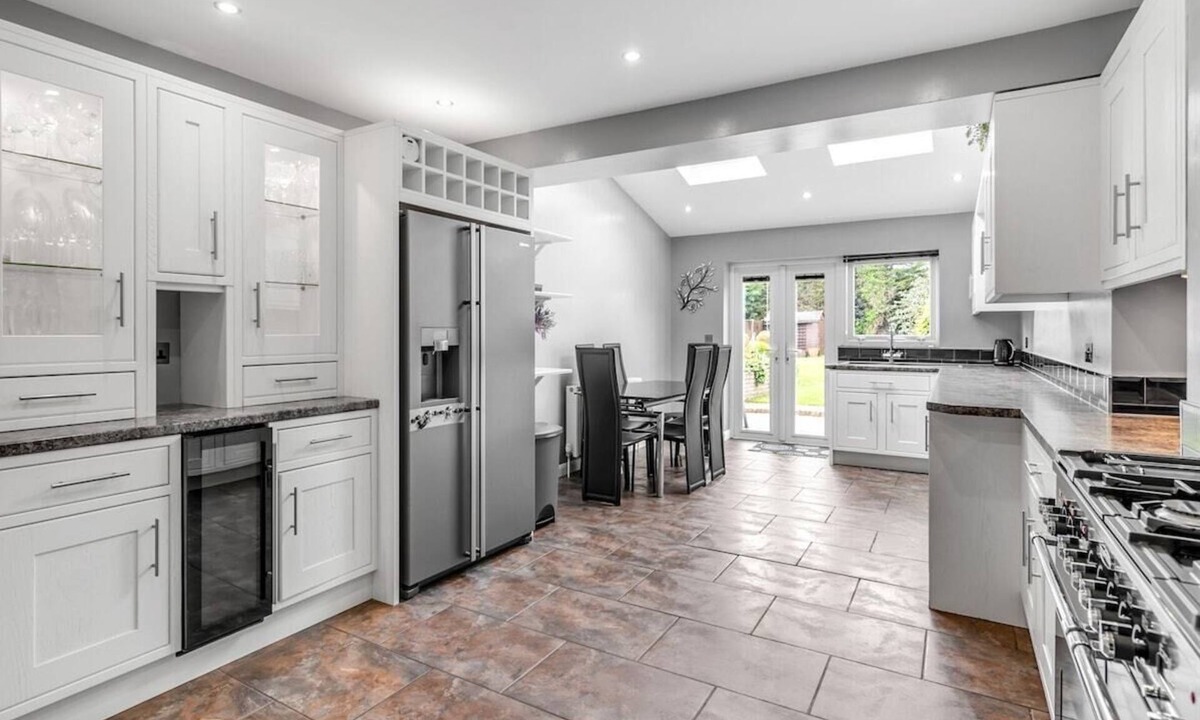 Norwich House | L/Parking | Sleep7 | 4BR | 2 BA