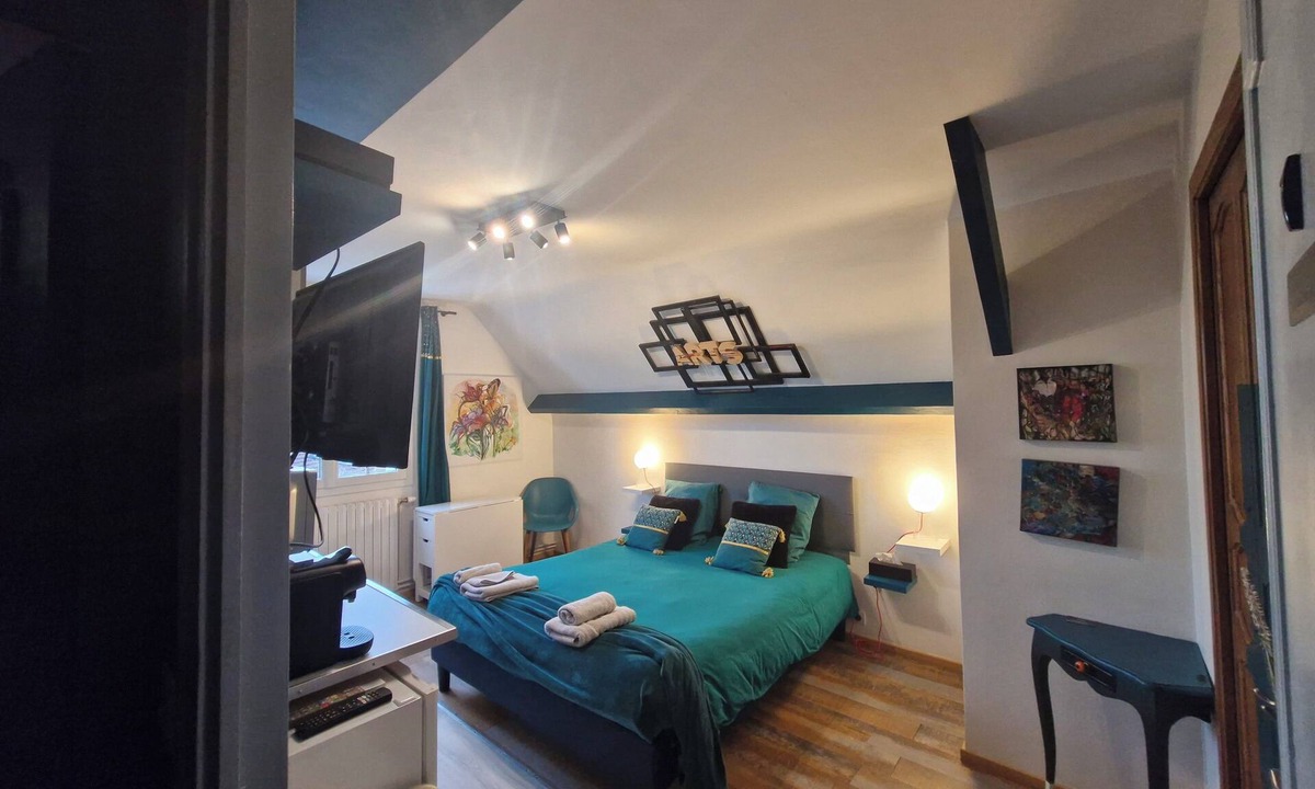 Saint-Germain-du-Corbeis House | L'usine à rêves