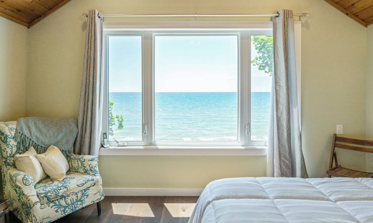 Point Abino Cottage | L'yle Ila Lake Front Retreat