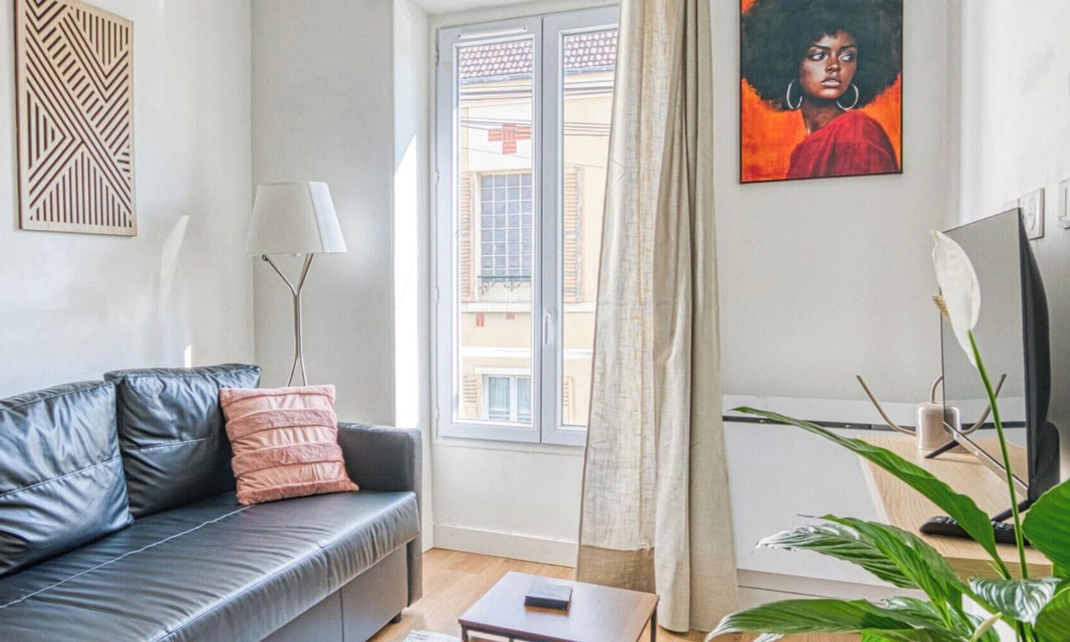 Les Mureaux Apartment | L'Yvelis - 600m Gare - Parking - Wifi