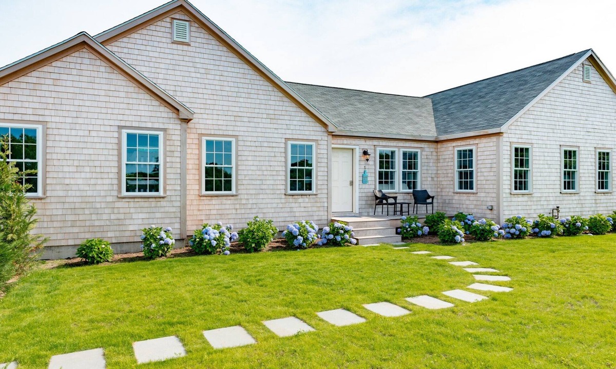 Tom Nevers House | L0W TIDE, with Private Pool, Low Tide