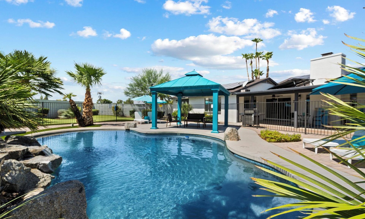 Paradise Valley Village House | L2 EV, 5Br 3Ba, 2 Master Suites, Split Floorplan, Dog, Heated Pool on Large Lot