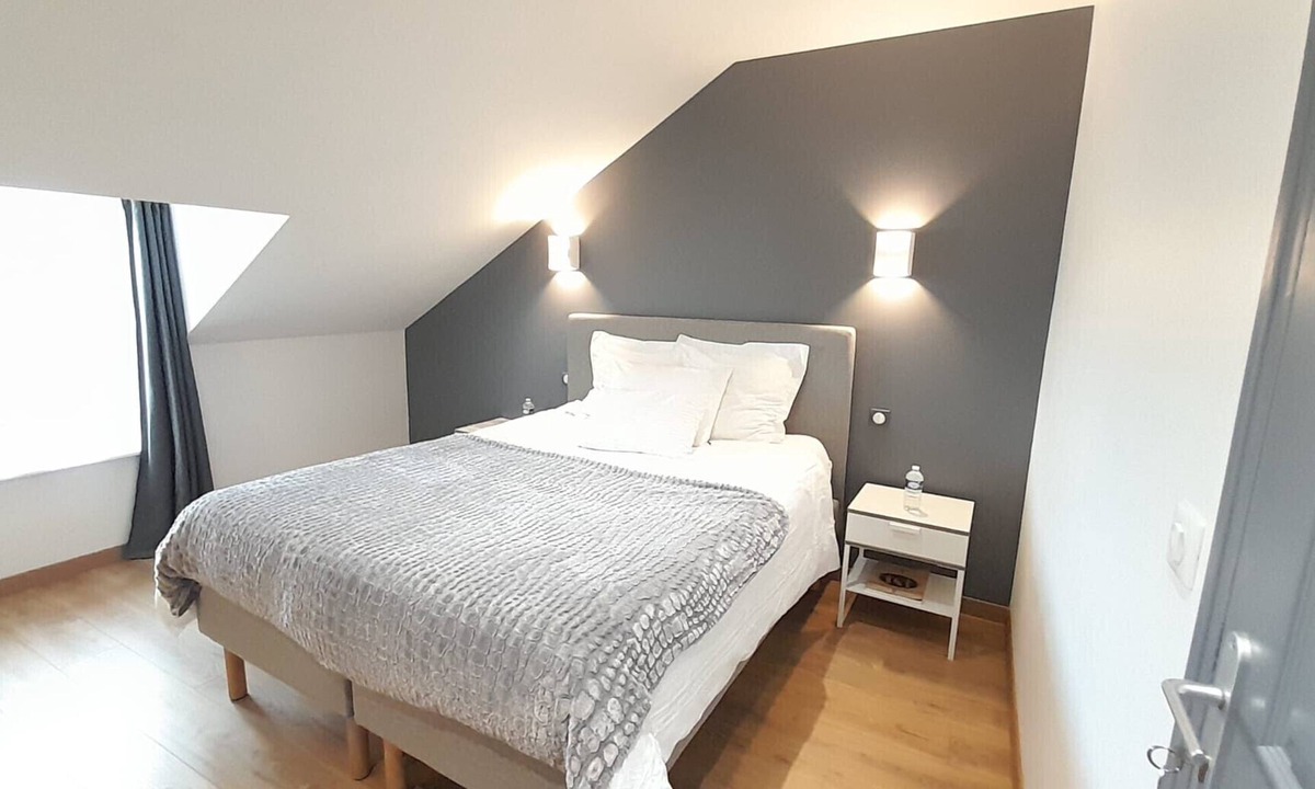 Villers-les-Ormes Bed & Breakfast | L3: double room at Domaine de Treuillaud with swimming pool