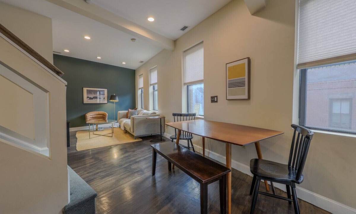 North End Apartment | L4 Spacious North End Walkup Loft Apartment