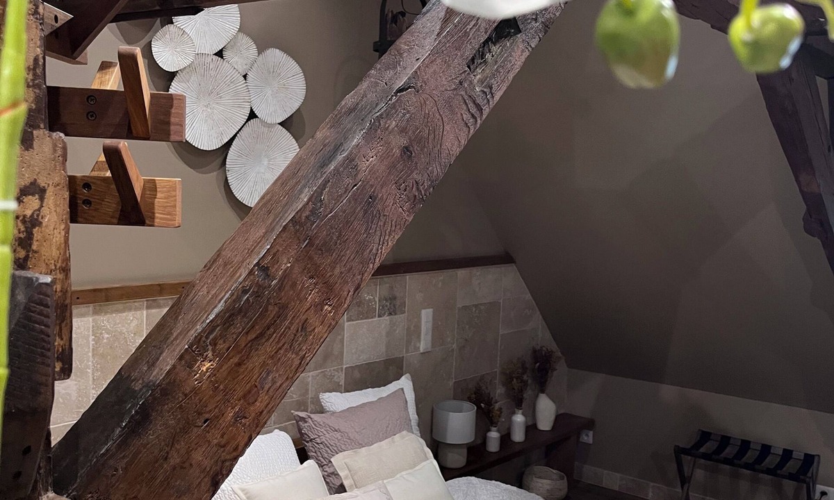 Saint-Omer Apartment | La 104 Zen private cocooning room with whirlpool bath.