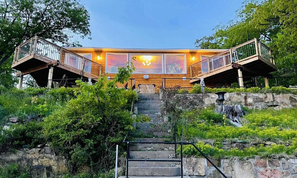 Pontiac Cottage | La Aurriación Paradisíaca: a cosy cottage with beautiful view, river and forest!