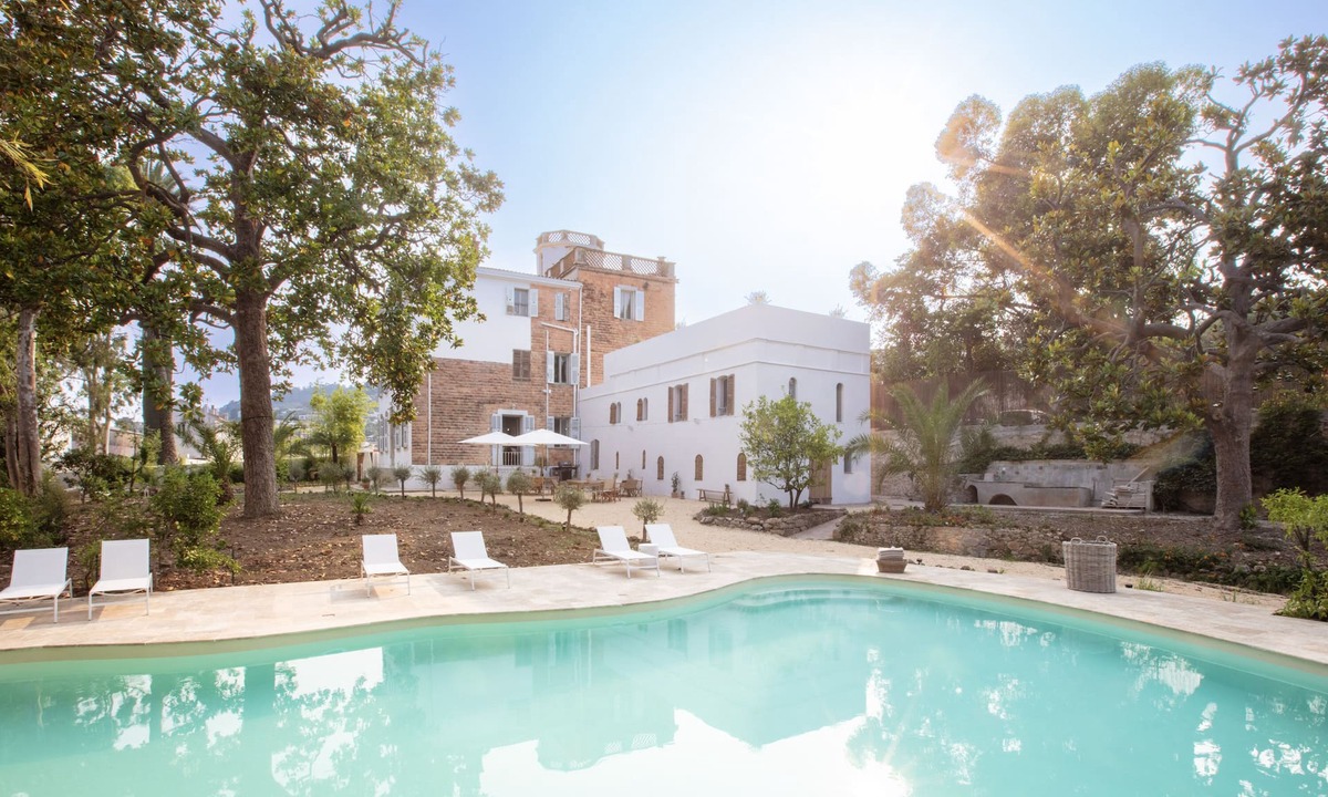 Golfe Juan Hotel | La Bâtisse en Blanc