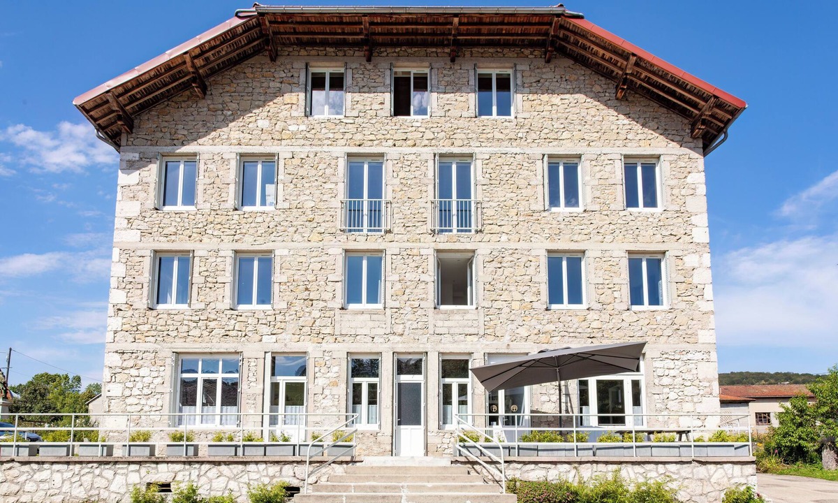 Le Petit-Abergement Apartment | La Bâtisse L'arbre Gris