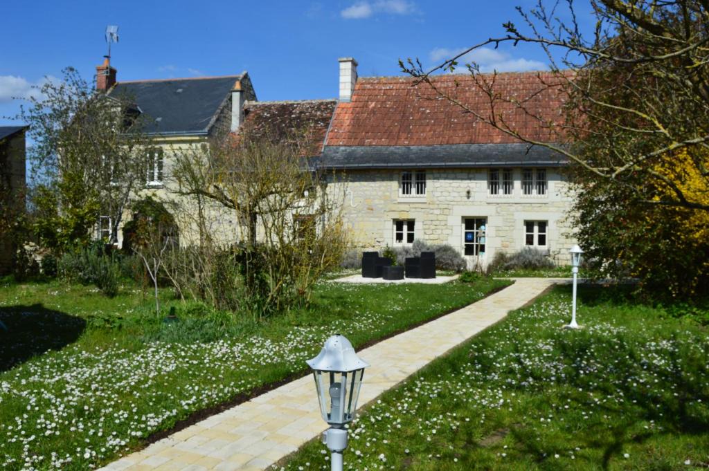 Beaumont-en-Veron Bed & Breakfast | La Balastière