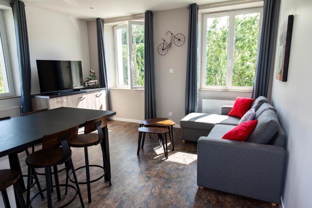Le Petit-Abergement Apartment | LA BATISSE l'arbre beige