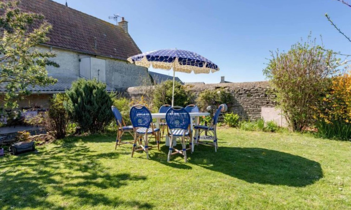 Longues-sur-Mer House | La Batterie by Interhome