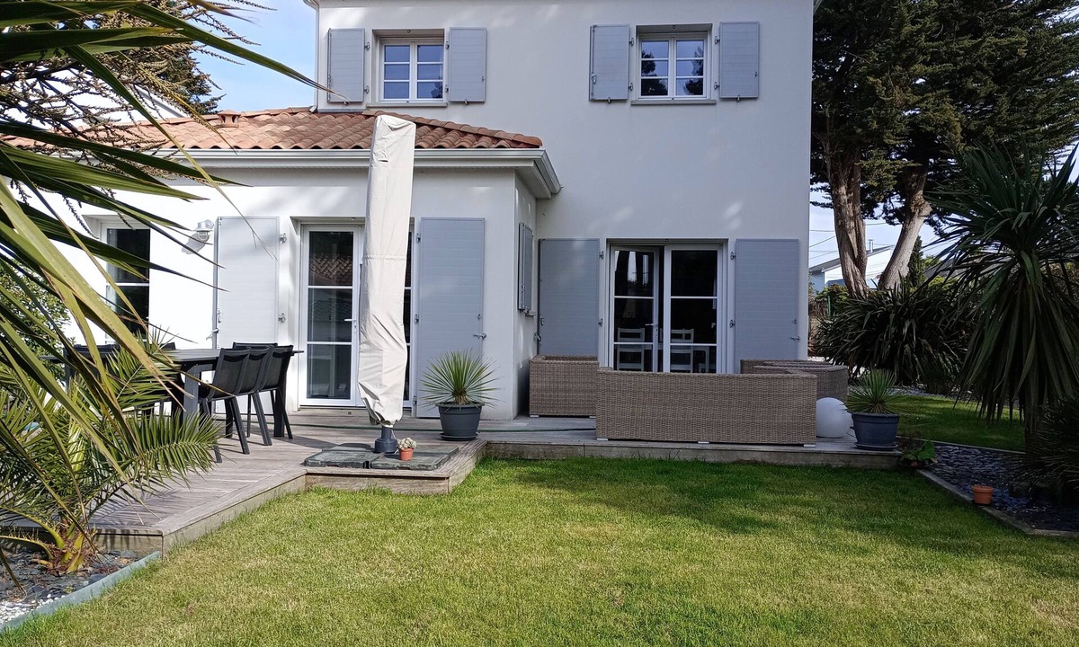 La Baule-Escoublac House | La Baule-Villa Maeval- 8 pers - jacuzzi and enclosed garden with trees