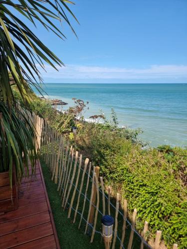 Saint-Come-de-Fresne Cabin | La Bayeuzen - La Mer