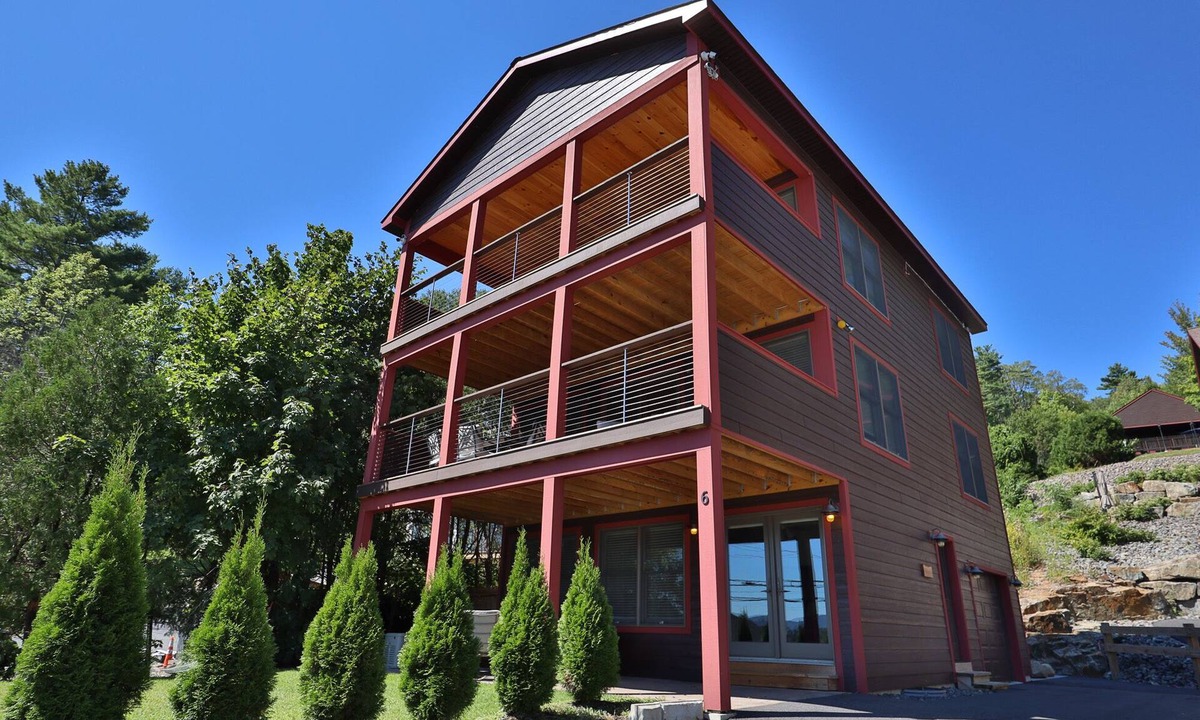Bolton Landing House | La Bella Vita in Bolton Landing