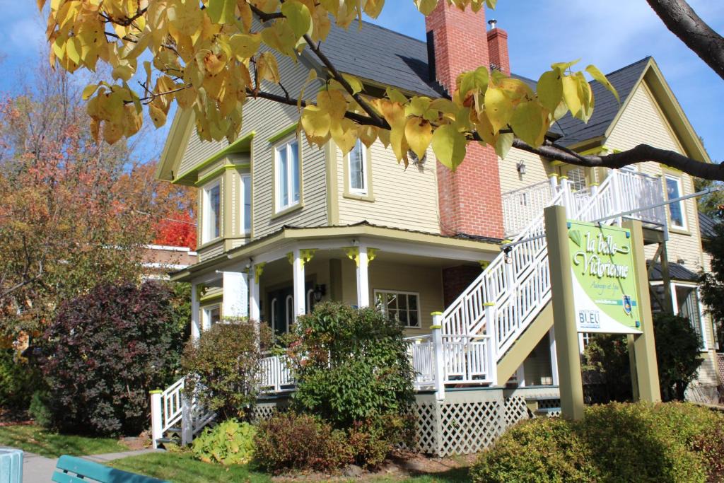Magog Hotel | La Belle Victorienne