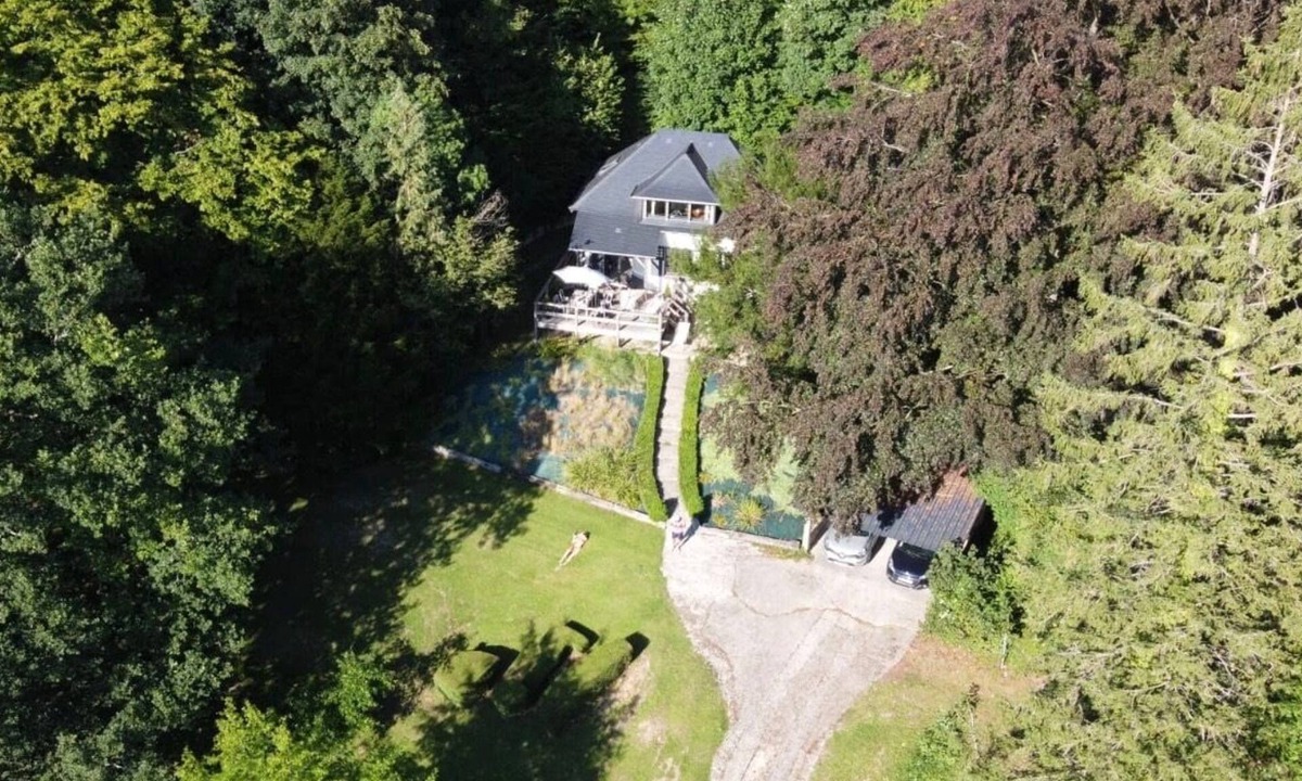 Henouville Cottage | La Bellevue forest-edge cottage