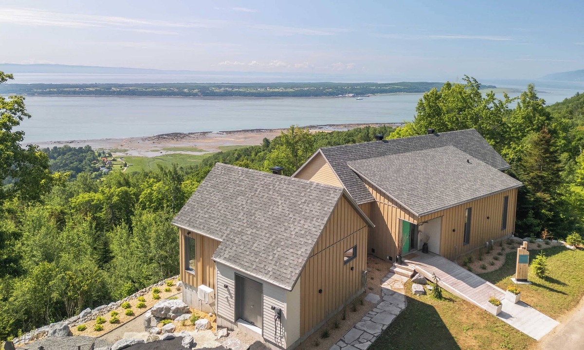 Saint-Joseph-de-la-Rive House | La Bergerie