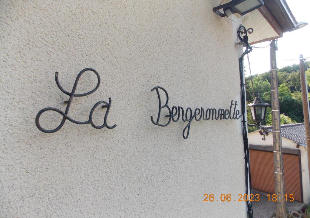 La Chapelle-Saint-Andre Bed & Breakfast | La Bergeronnette Le Buisson