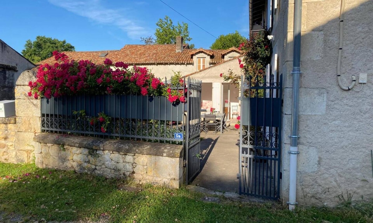 Vienne House | La Biche - Bonnes - Gîte