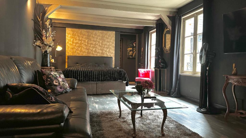 Enclos Apartment | LA BLACK ROOM/Les suites romantiques à Honfleur centre historique