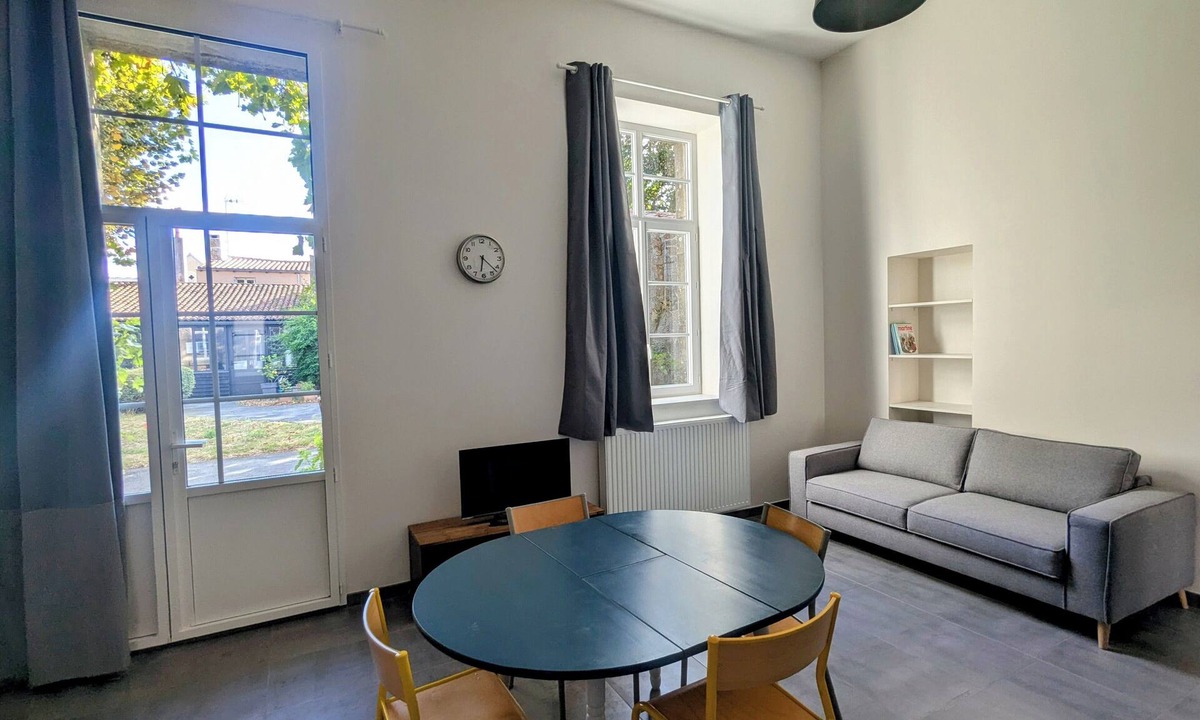 Les Landes-Genusson House | "La Bone École" guesthouse - La Récrée