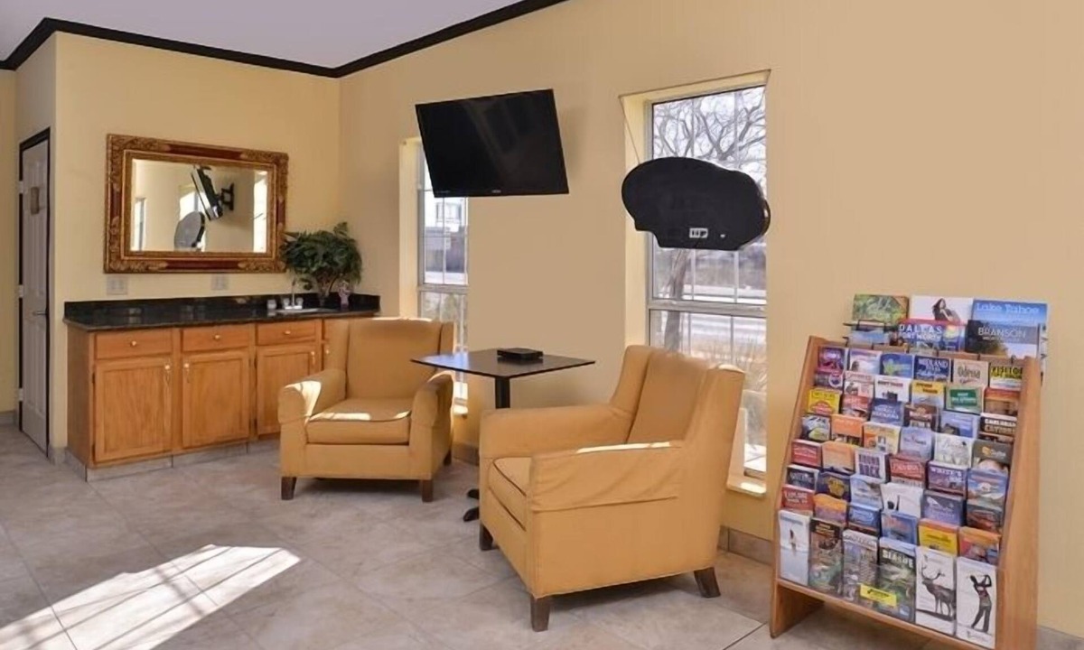 Girvin Hotel | La Bonita Inn And Suites