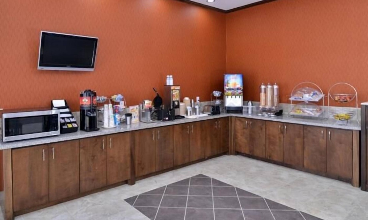 Crane Hotel | La Bonita Inn & Suites
