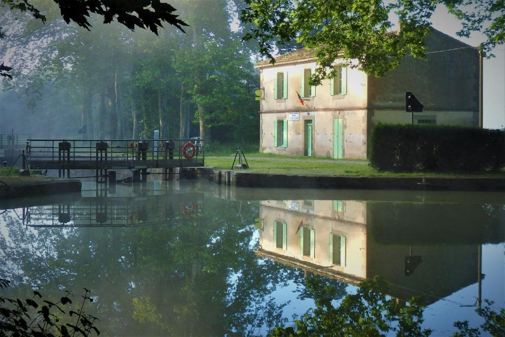 Castelnaudary Bed & Breakfast | La Bonne Planque - Maison éclusière de la Domergue Canal du Midi