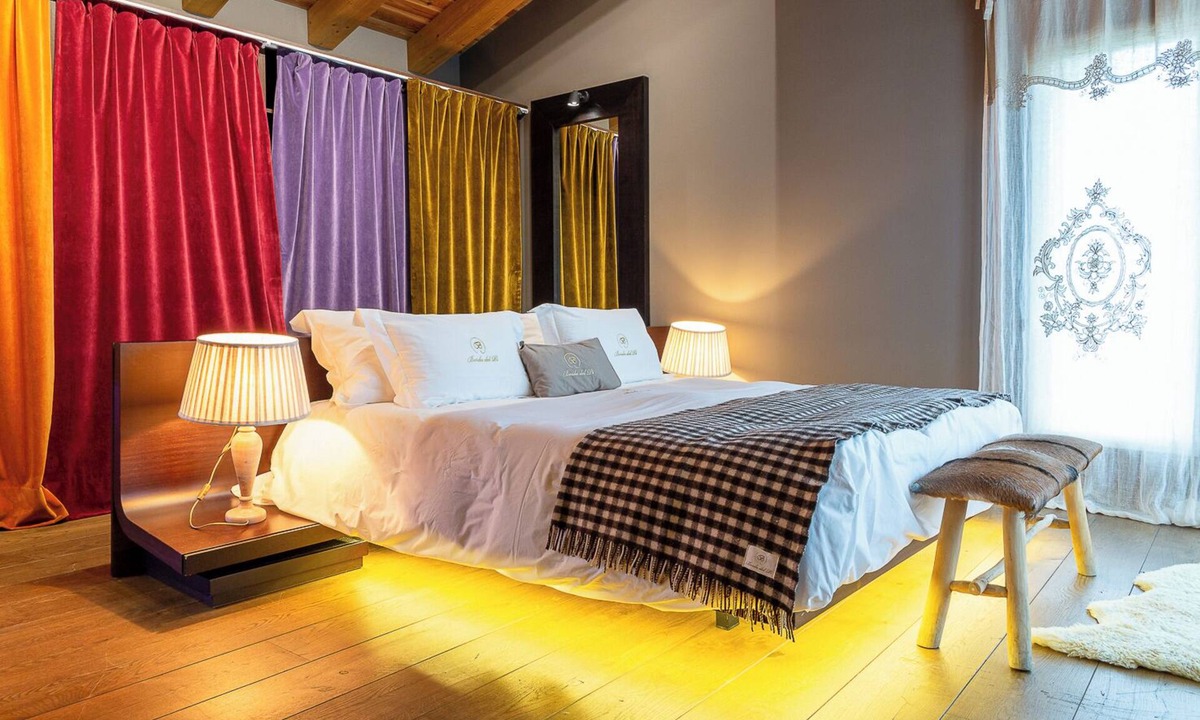 Prats Bed & Breakfast | La Borda del Pi I Del Pi Deluxe Suite I Breakfast Included
