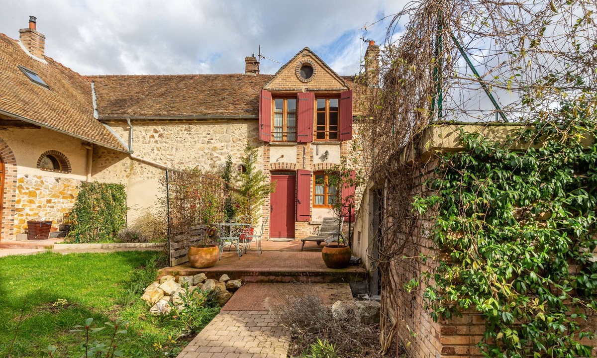 Villemanoche House | La Bourguignonne - Jolie maisonnette avec terrasse