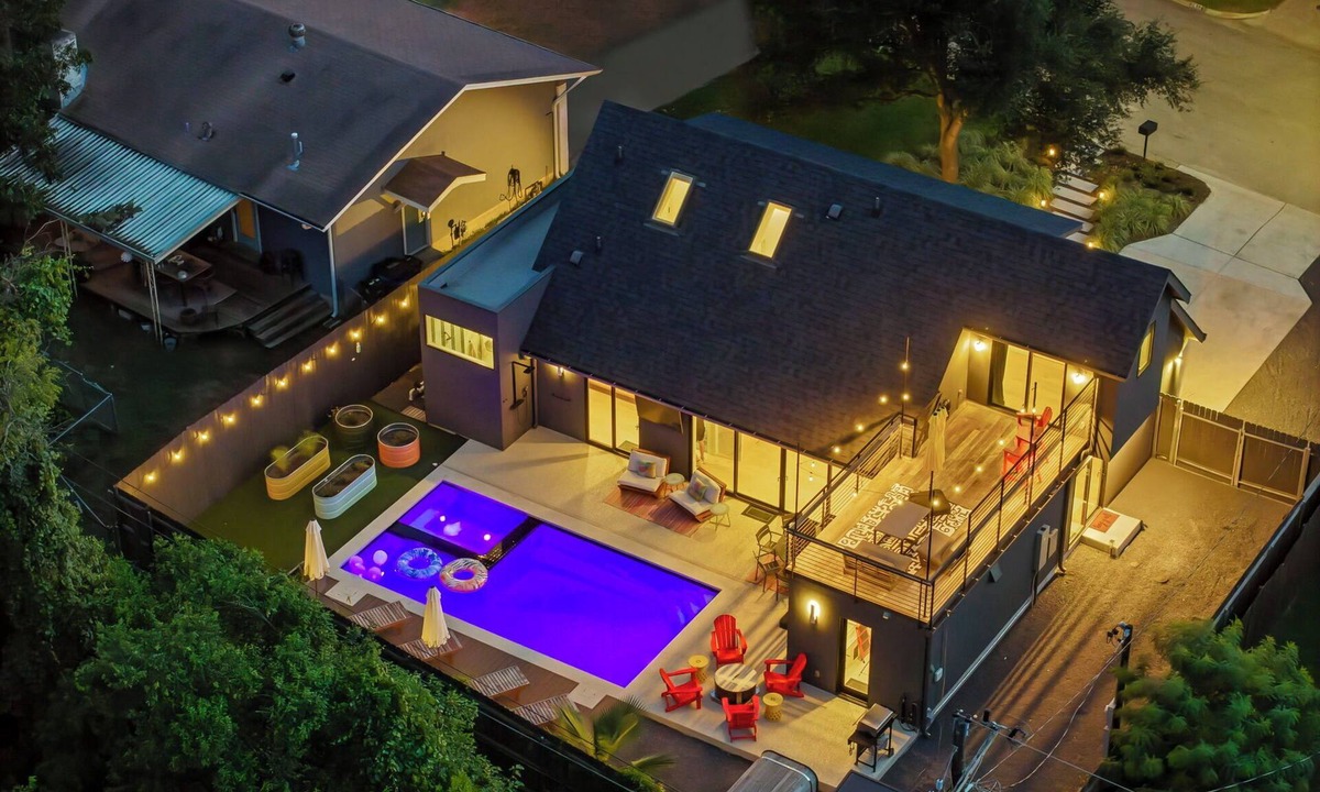 Greater South River City House | La Buena Vida: Modern Oasis w/Pool, Spa, & Sauna