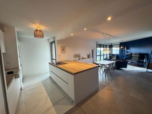 Ancely Apartment | La Business class - Standing - Tramway - Parking