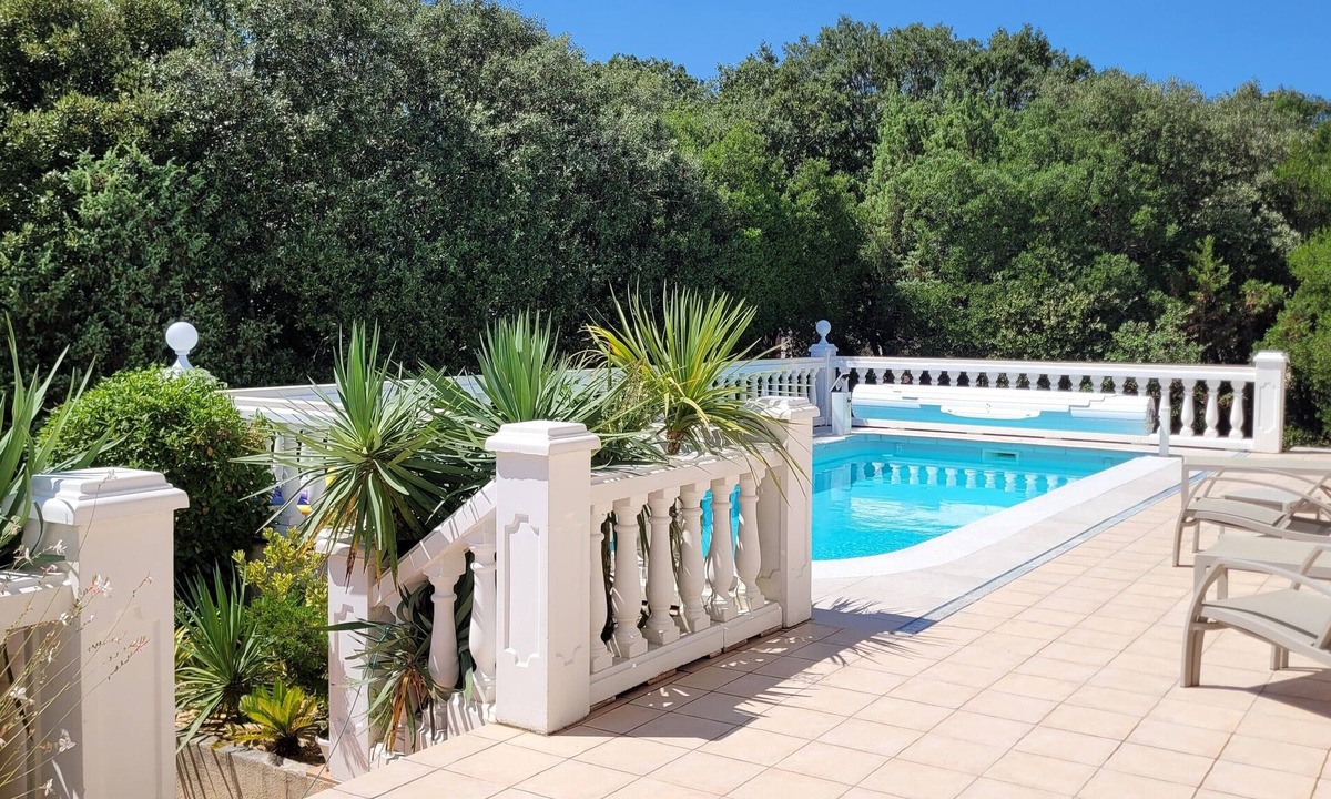 Mejannes-le-Clap Villa | La Cèzenole | Villa 5* air-conditioned Bungalow | Heated pool | Gorges Cèze