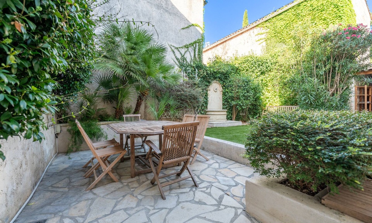 Mudaison House | La Célestine - Belle maison en pierre de 250m2 avec jardin