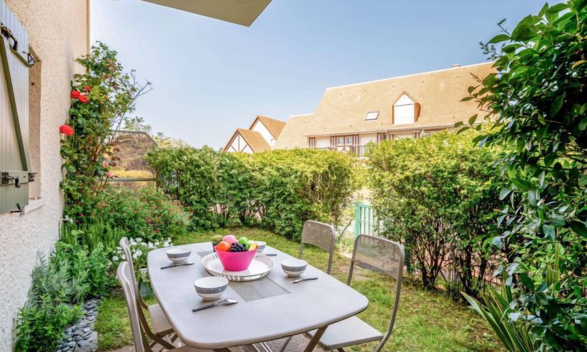 Merville-Franceville-Plage Apartment | La Côte Fleurie by Interhome